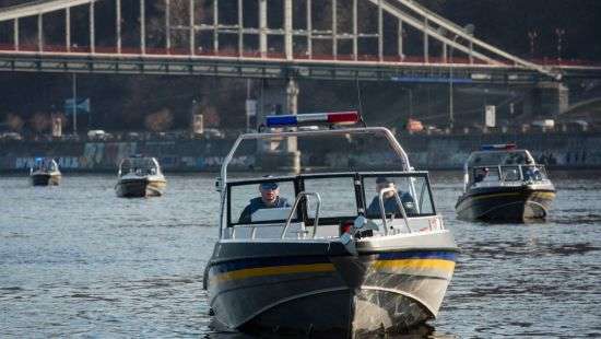 Нацполиции передали 102 новых автомобиля и 10 патрульных катеров