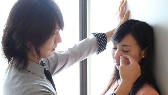 В Японии расстроенным женщинам будут приходить на помощь мужчины-вытиратели слез