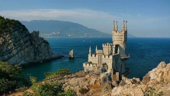 Премьер-министра Украины пригласили в Крым «посмотреть на изменения»