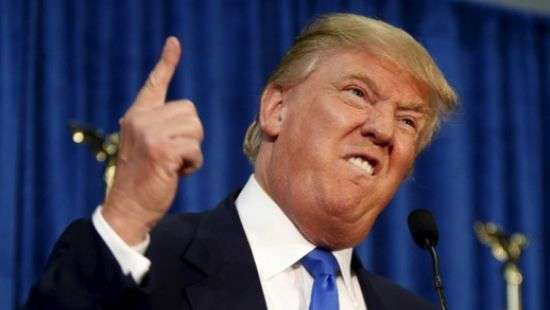 Трамп не захотел читать по бумажке и выбросил написанный ему текст (ВИДЕО)