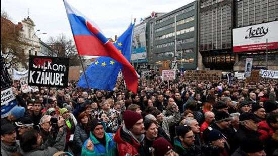 В Словакии 50 тысяч человек вышли на протесты из-за убийства журналиста