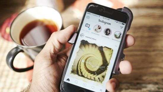 Художник решил продать свой Instagram, как предмет искусства