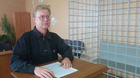 Российский суд наказал школьного учителя за стих об Украине
