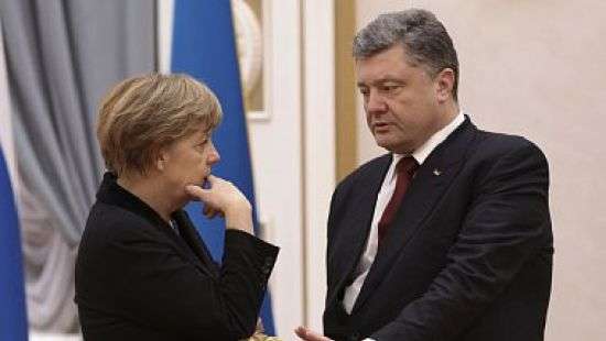 Меркель и Порошенко обсудили возможное продолжения санкций в отношении РФ