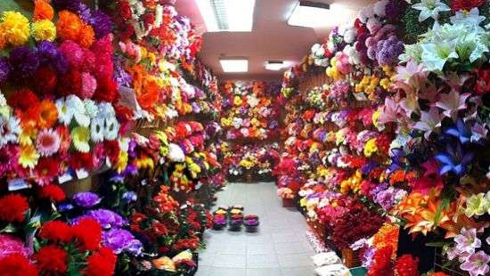 Чем опасны искусственные цветы