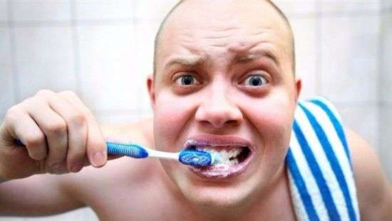Почему нельзя чистить зубы после завтрака