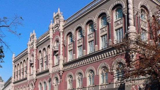 Нацбанк выпустил две памятные монеты с самолетами Ан