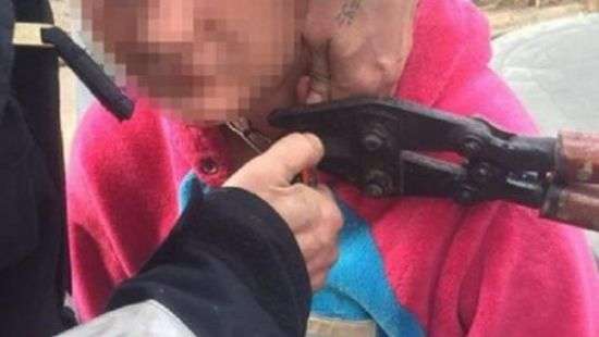 В Одессе мужчина держал на цепи собственную дочь (ФОТО)