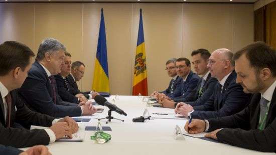 Гибридная война: Порошенко инициировал законодательные меры по противодействию пропаганде