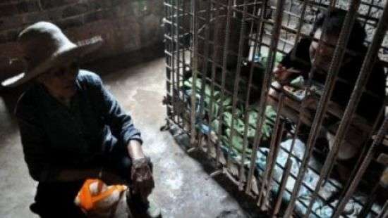 В Японии мужчина 26 лет держал своего сына в клетке