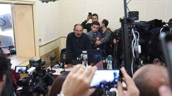 В Ереване демонстранты захватили здание Общественного радио Армении