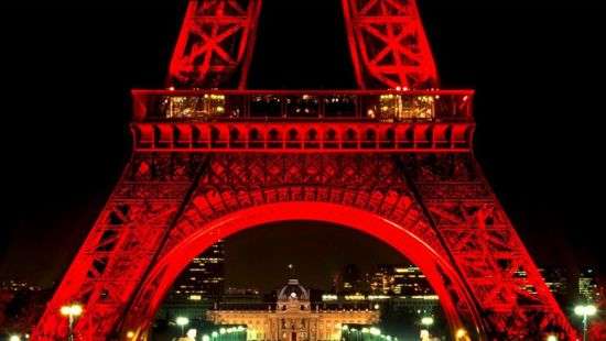 Эйфелеву башню могут перекрасить в другой цвет