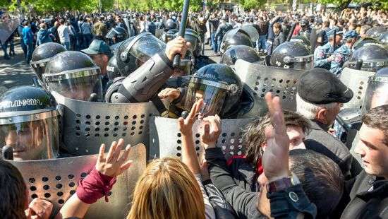 В Ереване в ходе беспорядков задержали 29 человек
