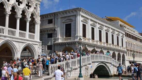 Власти Венеции намерены ввести налог для «туристов-однодневок»