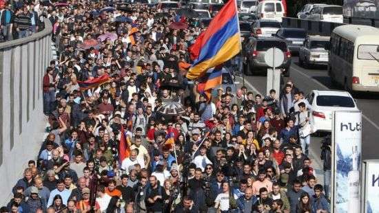 В Армении выбрали скандального премьер-министра, несмотря на протесты