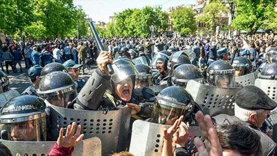 Протесты в Ереване: Полиция заявила о готовности применить оружие