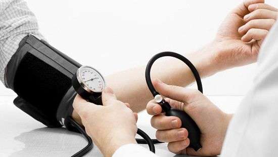 Врачи назвали лучшее средство от перепадов давления