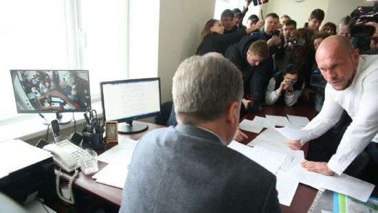 В Киевской области люди протестуют против местного главврача