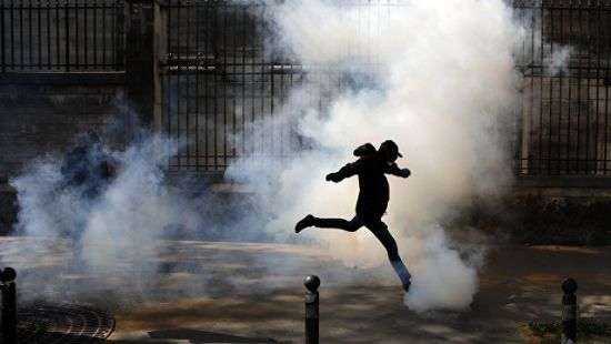 Во Франции не утихают антиправительственные протесты  - ВИДЕО