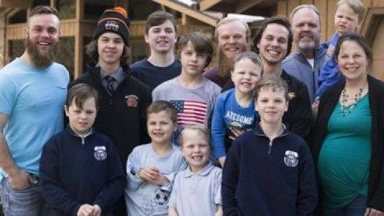 В США у многодетной семьи родилось 14 сыновей