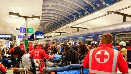 В Австрии десятки людей пострадали в результате столкновения поездов (ВИДЕО)