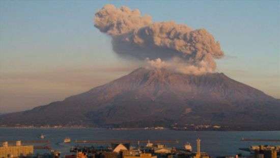 В Японии после 250 лет покоя проснулся вулкан Ио: объявлена эвакуация (ВИДЕО)