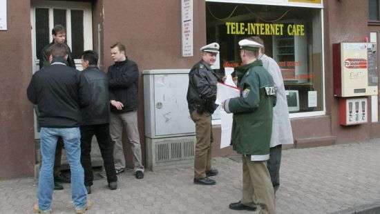 Немецкая служба безопасности выявила дюжину госслужащих-неонацистов