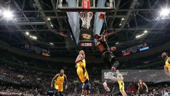 НБА. Плей-офф. «Кливленд» переиграл «Индиану» и сравнял счет в серии, «Хьюстон» уничтожил «Миннесоту», «Голден Стэйт» победил «Сан-Антонио»