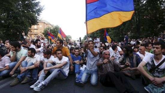 В Армении протестующие отказались вести переговоры