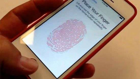 В США полиция использовала палец умершего, пытаясь разблокировать его телефон