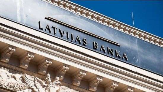 Латвийские банки перестали обслуживать попавших под санкции россиян