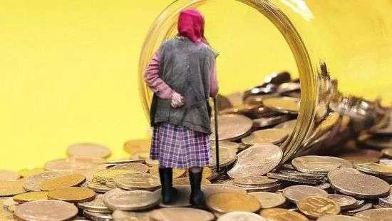 Выяснилось, сколько украинцев откладывают деньги на пенсию