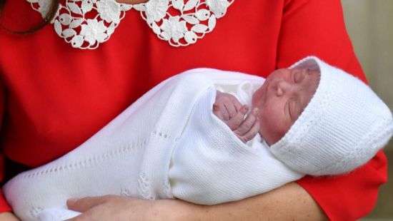 Принц Уильям и Кейт Миддлтон показали новорожденного сына - ВИДЕО