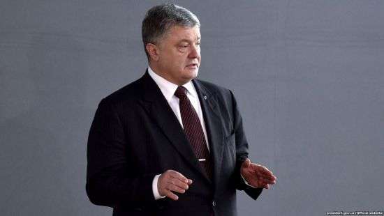 Порошенко призвал националистов не мешать украинцам посещать церковь