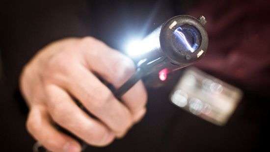 В Америке буйный пассажир авиарейса получил 10 ударов электрошокером (ВИДЕО)