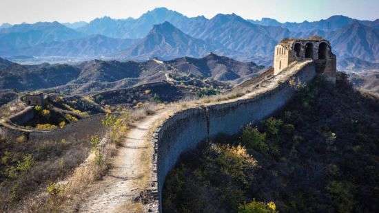 На ВИДЕО попала «дикая» часть Великой Китайской стены