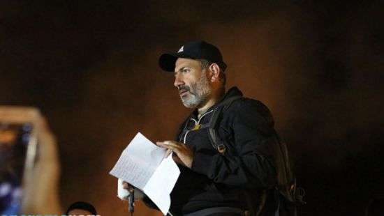 В сети активно обсуждают новый образ Пашиняна