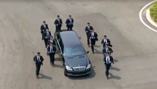 Ким Чен Ын эффектно покинул место встречи с президентом Южной Кореи (ВИДЕО)