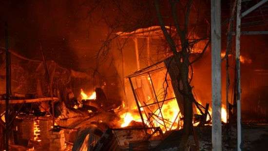 Опубликовано видео как националисты жгли дома цыган