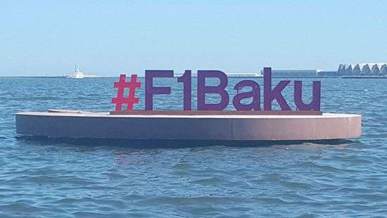 Квалификацию Гран-при Азербайджана выиграл пилот «Феррари»