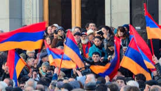 В Ереване снова сотни людей вышли на акцию протеста