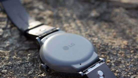 LG разрабатывает гибридные смарт-часы