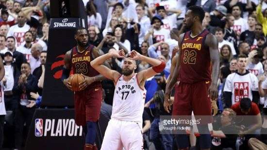 НБА. Плей-офф. «Кливленд» переиграл «Торонто» в ОТ, «Голден Стэйт» сильнее «Нью-Орлеана»