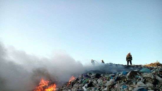 Под Полтавой горит городская свалка (ФОТО)