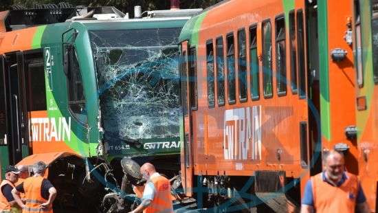 В Чехии столкнулись два пассажирских поезда, ранены 14 человек (ФОТО)