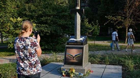 В Киеве испортили памятник воинам АТО