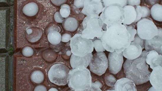 Черкассы засыпало обильным градов (ВИДЕО)