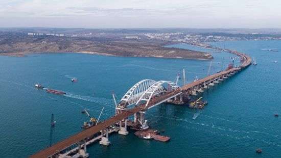 В аннексированном Крыму освятили Керченский пролив гигантским аеростатом