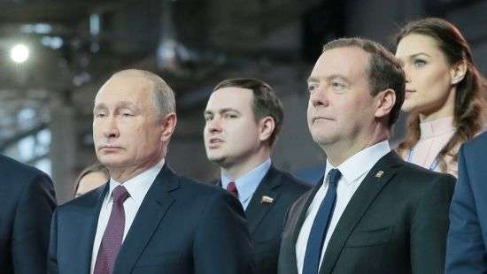 Уйти, чтобы вернуться: Путин выдвинул Медведева на пост премьер-министра РФ