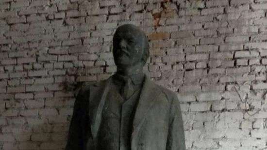 Демонтированного в Изюме Ленина продают через ProZorro